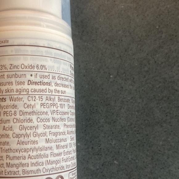 New Hawaiian Tropic Mineral Tinted Facial Milk Broad Spectrum SPF 30 sunscreen. - Picture 4 of 4